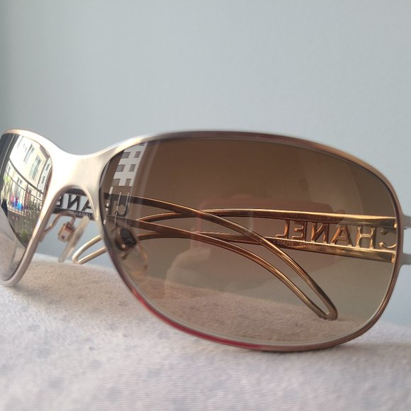 100% authentic CHANEL Sunglasses - Picture 10 of 17